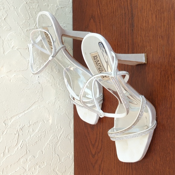WORN 1X Badgley Mischka Soft White Urbana Strappy Formal Sparkle Sandal Size 8.5 - Picture 13 of 16